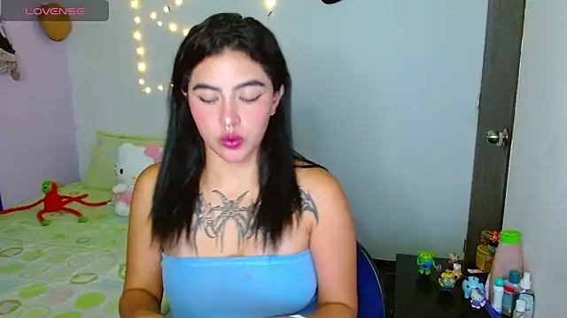 Snapshot of _luna_torres chatting on 02.28.25 luna torres online show from 02.28.25