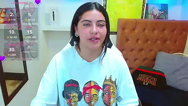 Snapshot of _luna_torres chatting on 12.02.25 luna torres online show from 12.02.25