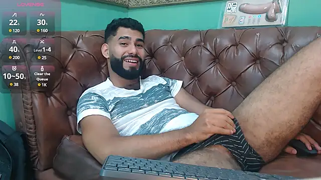 Snapshot of MattewRey chatting on 03.07.25 MattewRey online show from 03.07.25