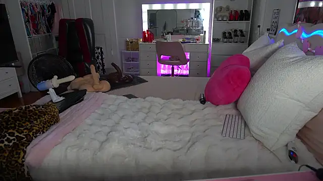 Snapshot of emmagray001 chatting on 02.04.26 emmagray001 online show from 02.04.26