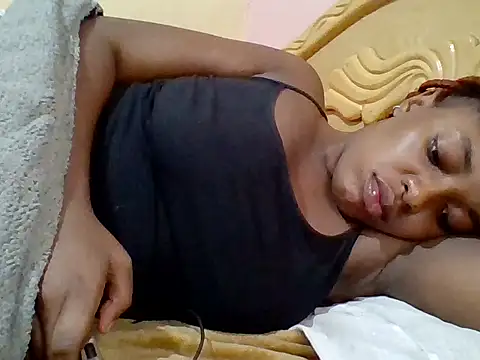 Snapshot of Zara_Twilight chatting on 12.16.25 Zara Twilight online show from 12.16.25