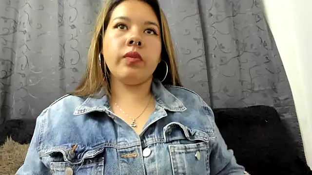 Snapshot of LinaBrowm chatting on 01.13.25 LinaBrowm online show from 01.13.25