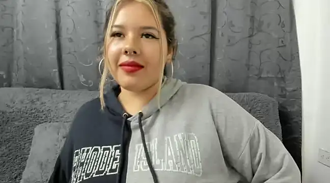 Snapshot of LinaBrowm chatting on 01.23.25 LinaBrowm online show from 01.23.25