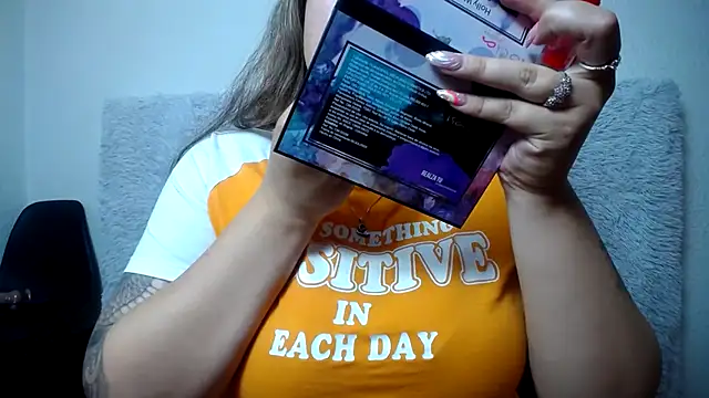 Snapshot of LinaBrowm chatting on 03.04.25 LinaBrowm online show from 03.04.25