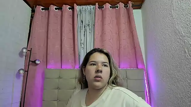 Snapshot of LinaBrowm chatting on 03.20.25 LinaBrowm online show from 03.20.25