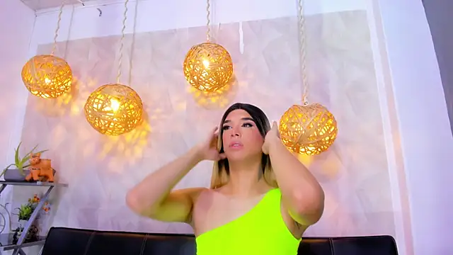 victoria aleia  online show from 02.04.25