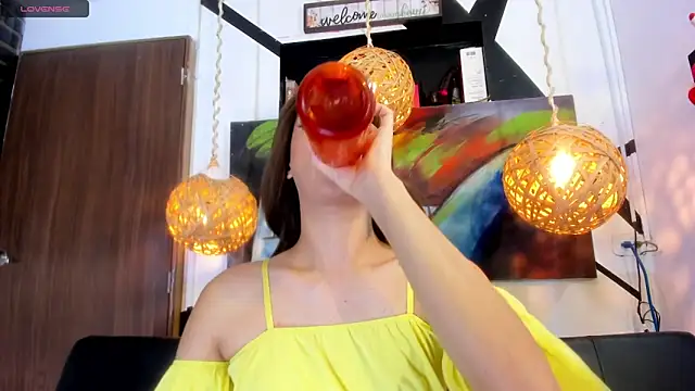 victoria aleia  online show from 11.26.25