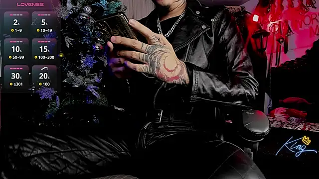 Snapshot of allanhurtss chatting on 12.16.25 allanhurtss online show from 12.16.25