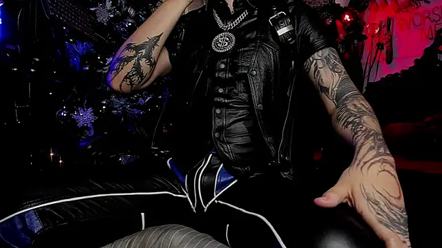 Snapshot of allanhurtss chatting on 12.19.25 allanhurtss online show from 12.19.25