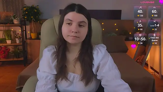 Snapshot of Viola__Shy chatting on 05.26.26 Viola Shy online show from 05.26.26