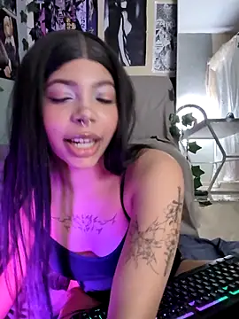 Snapshot of Lenakirbys chatting on 10.05.25 Lenakirbys online show from 10.05.25