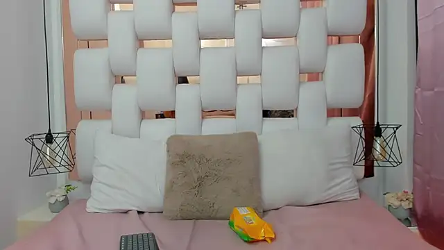 EmmyCruzZ online show from 09.16.25