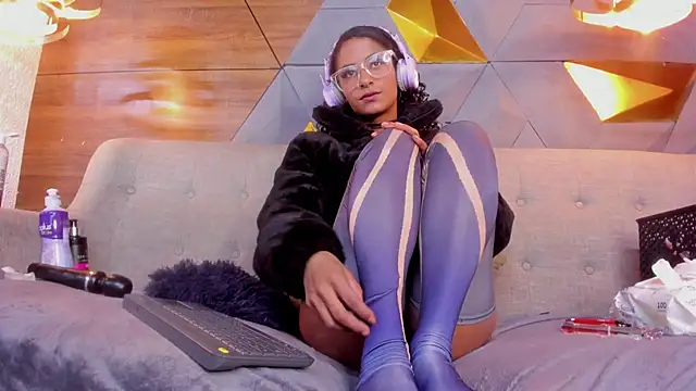 Snapshot of sarah_banks1 chatting on 01.06.25 sarah banks1 online show from 01.06.25