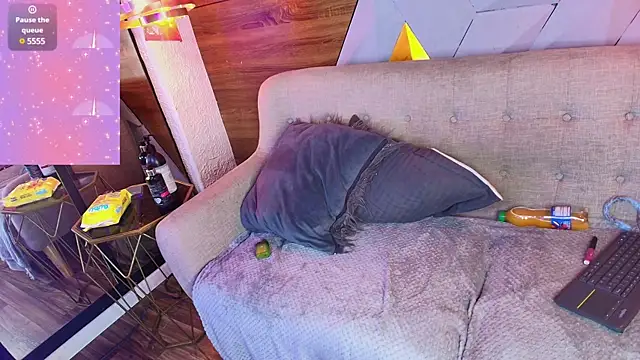 Snapshot of sarah_banks1 chatting on 02.19.25 sarah banks1 online show from 02.19.25