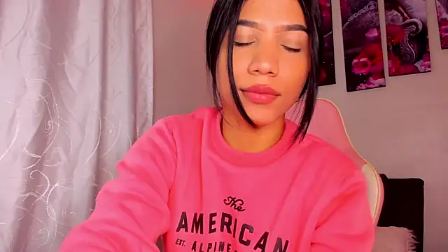 Snapshot of Alissarhys26 chatting on 12.19.24 Alissarhys26 online show from 12.19.24