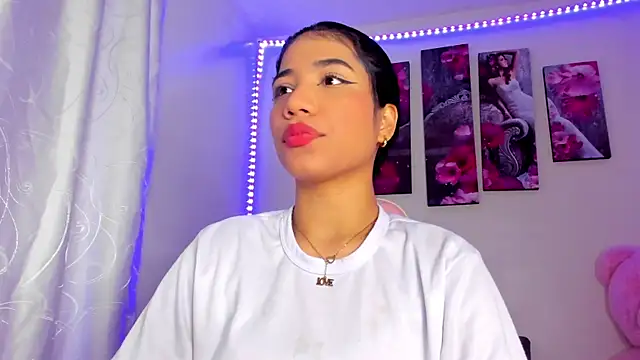 Snapshot of Alissarhys26 chatting on 12.29.24 Alissarhys26 online show from 12.29.24