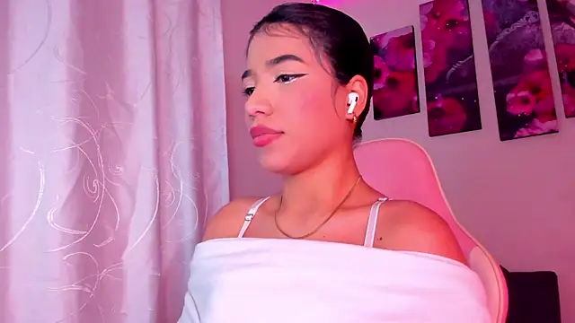 Snapshot of Alissarhys26 chatting on 02.10.25 Alissarhys26 online show from 02.10.25