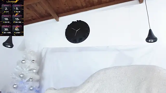 Snapshot of BIGZEHUZ chatting on 12.30.24 BIGZEHUZ online show from 12.30.24