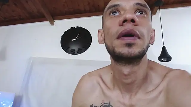 Snapshot of BIGZEHUZ chatting on 01.25.25 BIGZEHUZ online show from 01.25.25