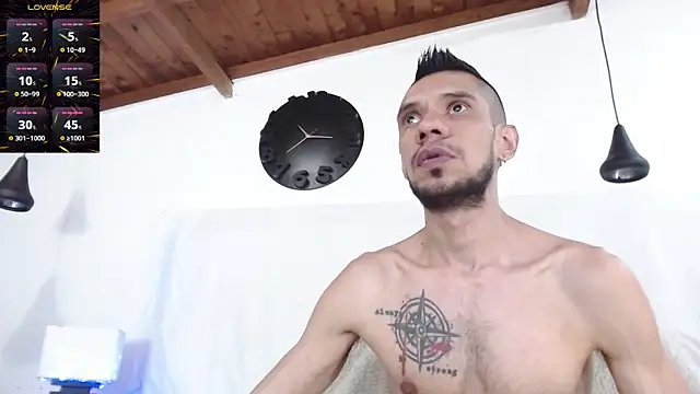 Snapshot of BIGZEHUZ chatting on 02.13.25 BIGZEHUZ online show from 02.13.25