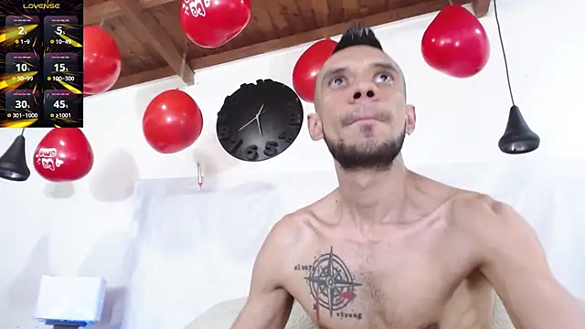 Snapshot of BIGZEHUZ chatting on 02.15.25 BIGZEHUZ online show from 02.15.25