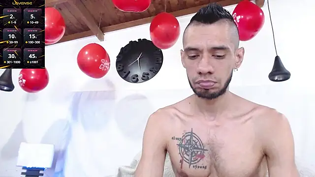 Snapshot of BIGZEHUZ chatting on 02.16.25 BIGZEHUZ online show from 02.16.25