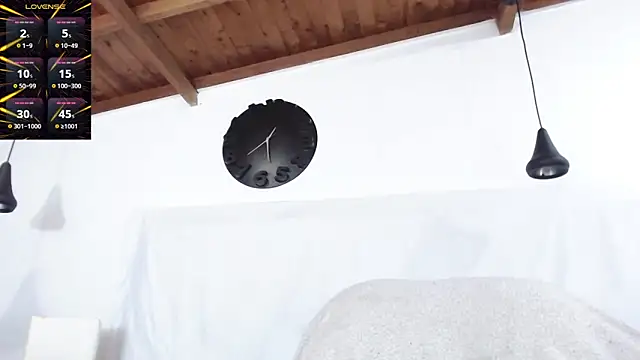 Snapshot of BIGZEHUZ chatting on 02.18.25 BIGZEHUZ online show from 02.18.25