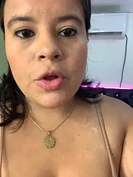 Snapshot of twocurvylatins chatting on 02.14.26 twocurvylatins online show from 02.14.26