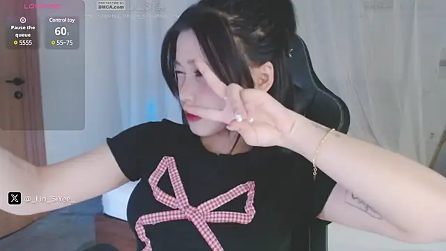 Snapshot of Lin_SiYee chatting on 01.11.25 Lin SiYee online show from 01.11.25