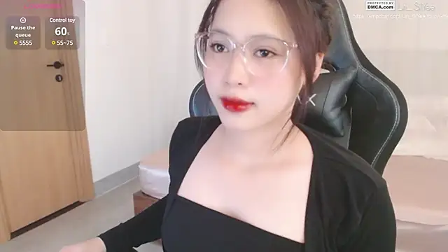 Snapshot of Lin_SiYee chatting on 02.13.25 Lin SiYee online show from 02.13.25