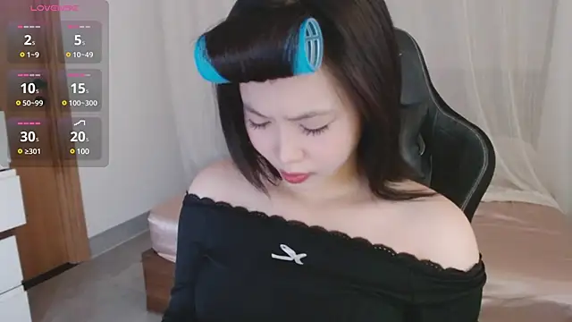 Snapshot of Lin_SiYee chatting on 03.06.25 Lin SiYee online show from 03.06.25