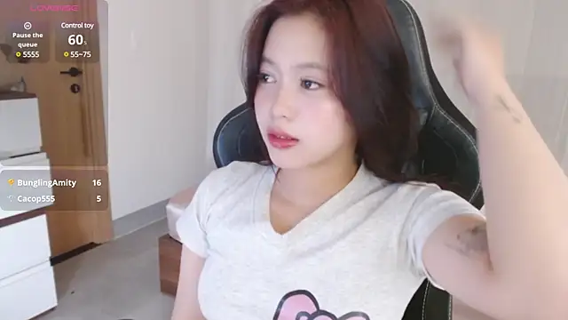 Snapshot of Lin_SiYee chatting on 03.09.25 Lin SiYee online show from 03.09.25