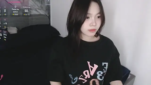 Snapshot of Lin_SiYee chatting on 10.22.25 Lin SiYee online show from 10.22.25