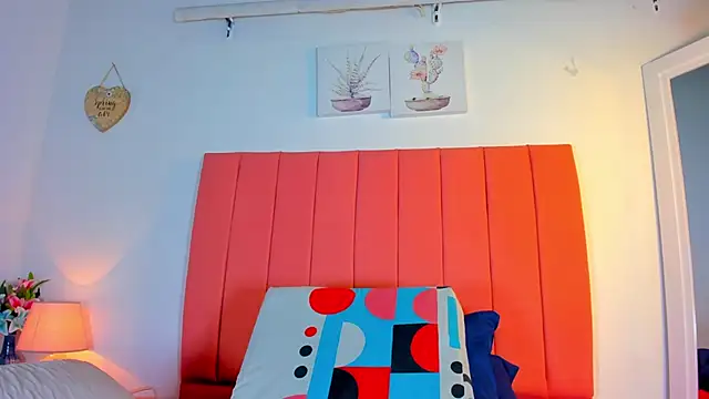 valen rose0 online show from 11.04.25