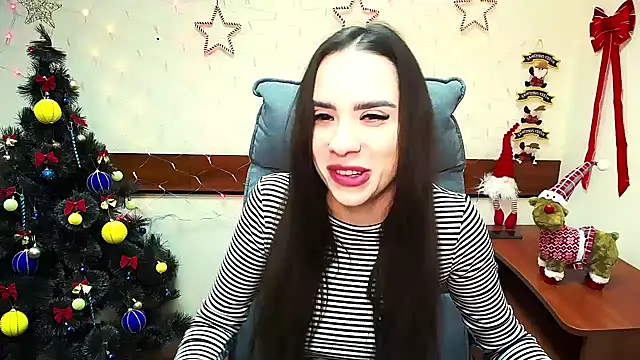 Snapshot of _your_fantasy_girl chatting on 12.20.24 your fantasy girl online show from 12.20.24