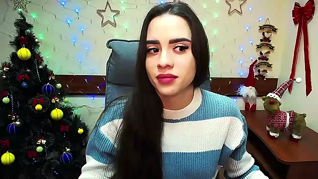 Snapshot of _your_fantasy_girl chatting on 12.23.24 your fantasy girl online show from 12.23.24