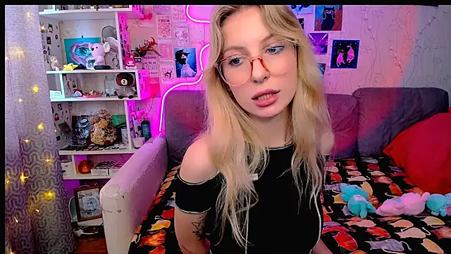 Maria Hunt online show from 01.25.25