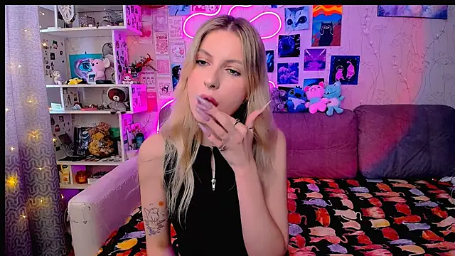 Maria Hunt online show from 02.01.25