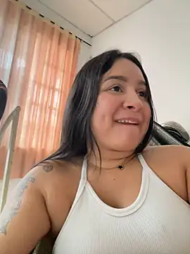 Snapshot of Pretty_Isadora chatting on 01.05.25 Pretty Isadora online show from 01.05.25