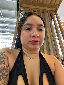 Snapshot of Pretty_Isadora chatting on 01.22.25 Pretty Isadora online show from 01.22.25