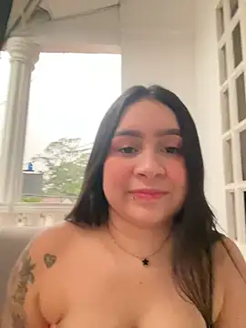 Snapshot of Pretty_Isadora chatting on 01.25.25 Pretty Isadora online show from 01.25.25