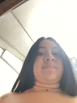 Snapshot of Pretty_Isadora chatting on 01.29.25 Pretty Isadora online show from 01.29.25