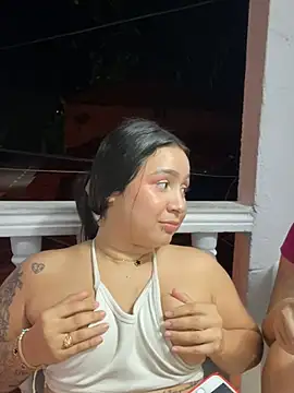 Snapshot of Pretty_Isadora chatting on 02.02.25 Pretty Isadora online show from 02.02.25