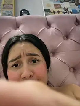 Snapshot of Pretty_Isadora chatting on 02.14.25 Pretty Isadora online show from 02.14.25