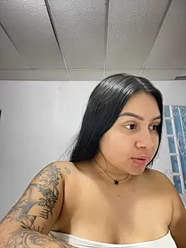 Snapshot of Pretty_Isadora chatting on 02.20.25 Pretty Isadora online show from 02.20.25