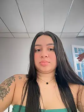 Snapshot of Pretty_Isadora chatting on 02.20.25 Pretty Isadora online show from 02.20.25