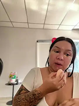 Snapshot of Pretty_Isadora chatting on 03.15.25 Pretty Isadora online show from 03.15.25