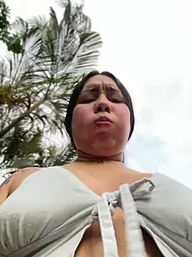 Snapshot of Pretty_Isadora chatting on 03.17.25 Pretty Isadora online show from 03.17.25