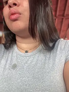 Snapshot of Pretty_Isadora chatting on 10.05.25 Pretty Isadora online show from 10.05.25