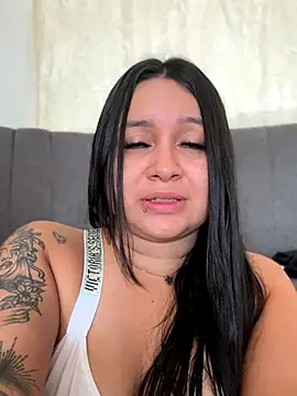 Snapshot of Pretty_Isadora chatting on 10.15.25 Pretty Isadora online show from 10.15.25